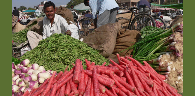 जानिए कैसे काम करती है सब्जी मंडी, शेयर बाजार की तरह वहां भी होती है इनसाइडर ट्रेडिंग
